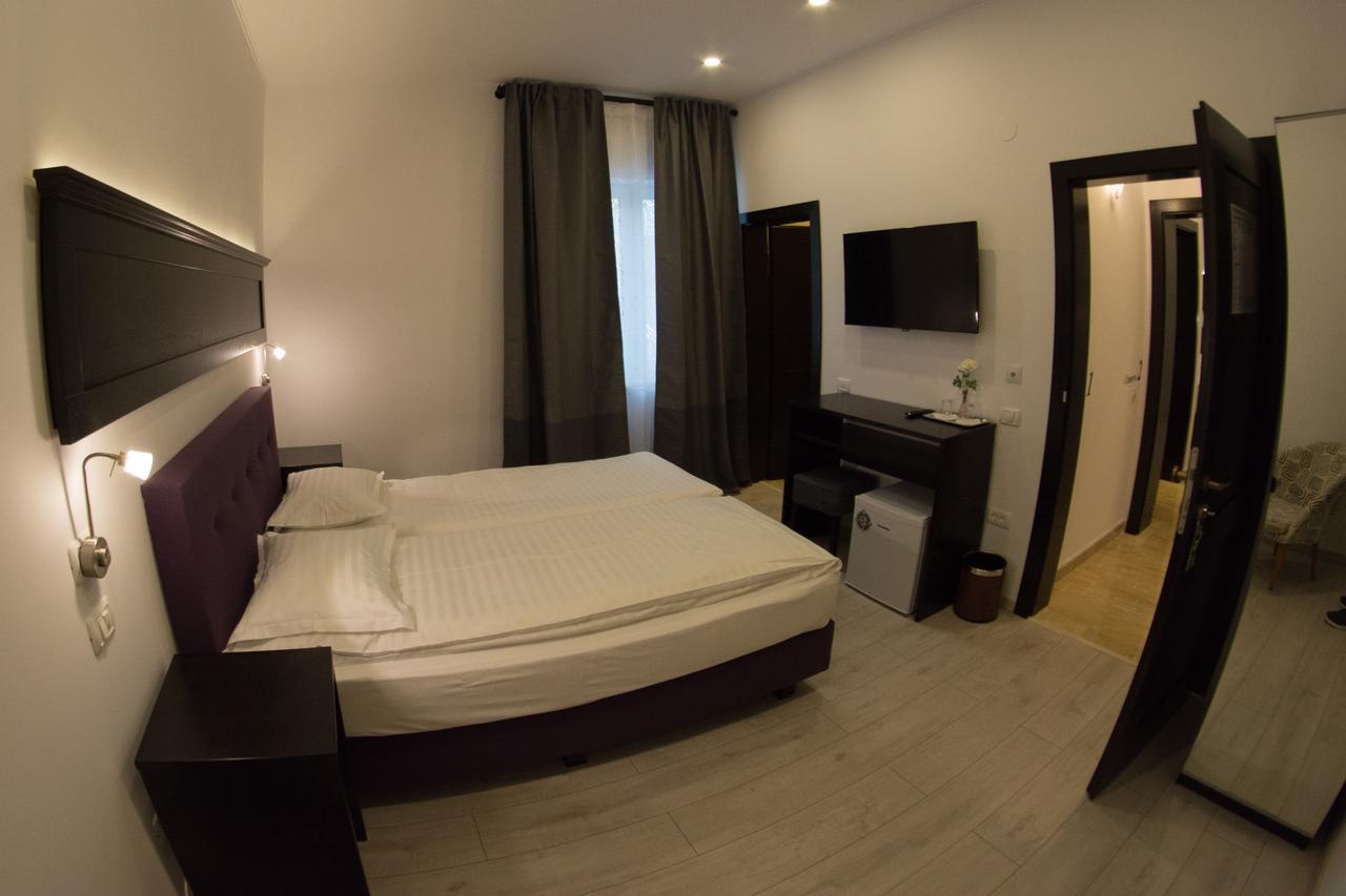 デヴァ Casa Branga Bed & Breakfast エクステリア 写真